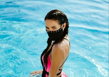 I made an OnlyFans account and only been posting bikini pics with a mask on…