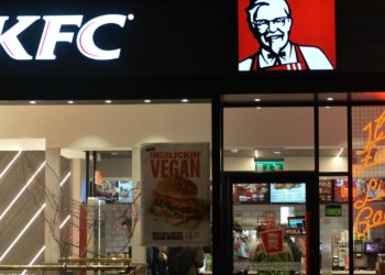 Two Alleged Gang Associates Arrested After Trying to Smuggle Car Full of KFC Into Locked Down Auckland