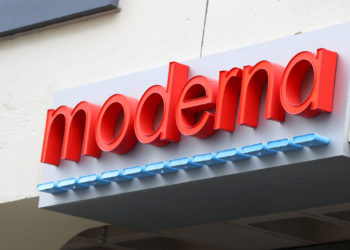 Moderna CEO Says COVID-19 Pandemic Could Be Over in 2022