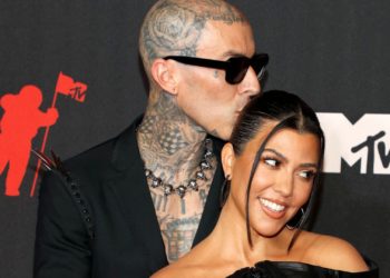 Travis Barker and Kourtney Kardashian Make Their Red Carpet Debut as Couple at 2021 MTV VMAs