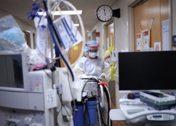 Couple Who Were Opposed to Vaccine Die of COVID Two Weeks Apart Leaving Behind 5 Children, Grandchild