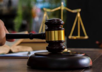 Man Accused of Defrauding Inmates by Pretending to Be Lawyer While Awaiting Trial on Fraud Charges