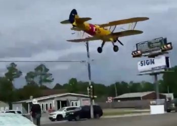 Video Shows Small Plane Crashing in Texas After Clipping Light Pole