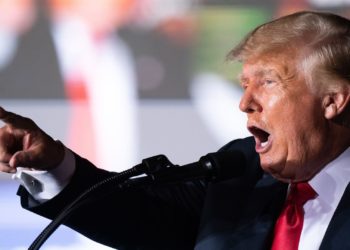 Trump Asks Court to Force Reinstatement on Twitter