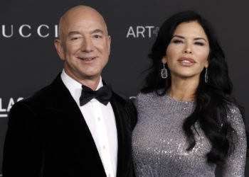 Jeff Bezos Jokingly Responds to Viral Video of His Girlfriend Chatting With Leonardo DiCaprio