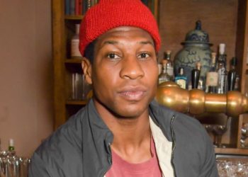 Johnathan Majors Shares What He Learned From Working at Red Lobster in ‘SNL’ Monologue