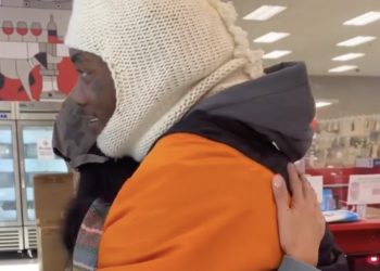 Woman Shares Heartfelt Experience of Offset Paying for Family’s Items at Target During Holidays