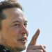 Elon Musk Says Jeff Bezos Should ‘Spend Less Time in the Hot Tub’