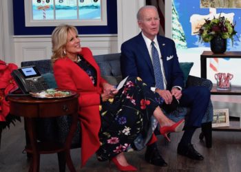 Biden Joins First Lady in Christmas Eve Visit to National Children’s Hospital