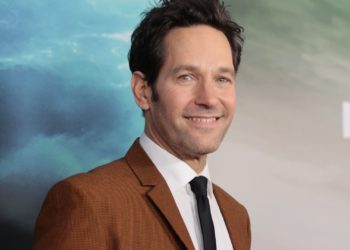 Paul Rudd Welcomed by Tom Hanks and Tina Fey to the Five-Timers Club During ‘SNL’ Monologue