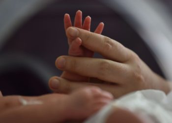 Study Suggests Giving Cash Payments to Low-Income Mothers Could Help Brain Development in Babies