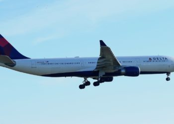 Man Faces Up to 20 Years in Prison for Allegedly Mooning Passengers and Assaulting Attendant During Flight
