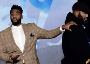 Oklahoma Megachurch Pastor Smears Saliva on Man’s Face During Sermon