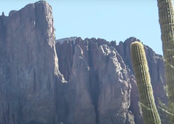 21-Year-Old Hiker Falls to Death While Taking Selfie on Mountain Peak in Arizona