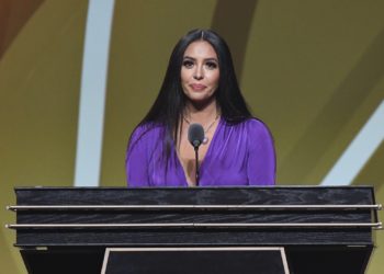 Vanessa Bryant Says Photos of Kobe Crash Site Were Widely Shared on Sheriff’s Department Devices