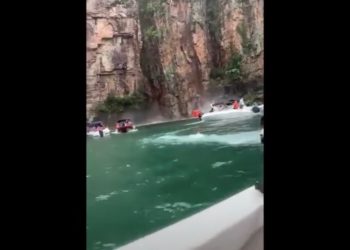 At Least 6 Dead, 20 Missing After Rock Formation Falls on Boats in Brazil