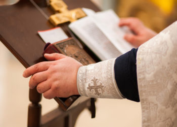Arizona Priest Resigns After Incorrectly Performing ‘Thousands’ of Baptisms by Using Wrong Word