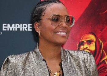 Aisha Tyler Responds to Tabloid Erroneously Identifying Her as Sasha Obama in Photo With Beyoncé and Jay-Z