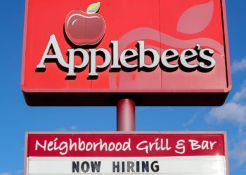 Applebee’s Franchise Exec Fired, Employees Quit After Leaked Email Suggests Lowering Wages Over Rising Gas Prices