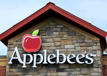 Applebee’s Franchise Exec Proposes Paying Employees Less in Response to Rising Gas Prices