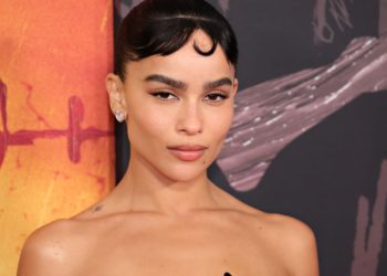 Zoë Kravitz’s ‘SNL’ Monologue Gets Interrupted by Kate McKinnon and Ego Nwodim’s Catwoman