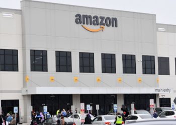 Staten Island Amazon Workers Make History by Voting to Unionize