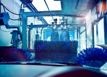 Man Dies in Car Wash After Being Pinned Between Vehicle and Machinery