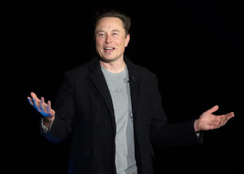 Elon Musk Says He’s Currently Couch Surfing and Doesn’t Own a House