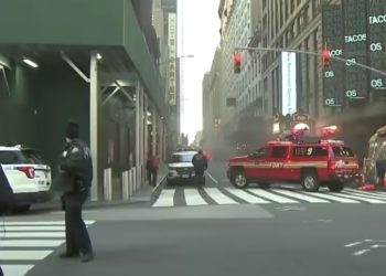 Times Square Manhole Explosion Briefly Spurs Panic and Confusion