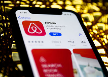 Airbnb Guest Says She Was Robbed in Viral TikTok, Commenters Suggest Hosts Did It