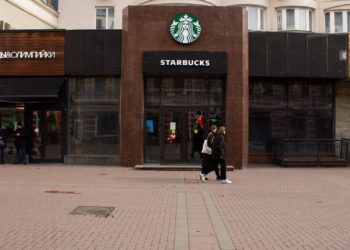 Starbucks to Exit Russia, Close 130 Stores