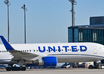 Passenger on United Airlines Flight Arrested After Opening Emergency Door and Exiting Moving Plane