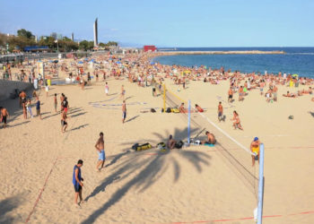 British Tourists Could Face Fine Of Up To £640 For Peeing In Spanish Sea