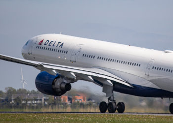 Delta Air Lines Passenger Allegedly Groped Girl and Blamed it on Ambien