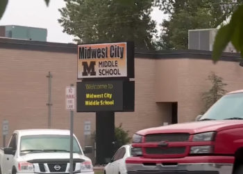 Middle School Teacher Accused of Sending Nude Photos to Student Who Then Blackmailed Her