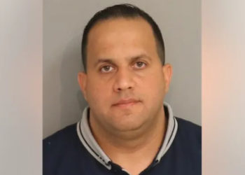 Florida Pastor Arrested After Allegedly Masturbating on Starbucks Patio