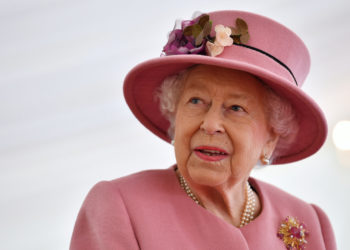 Queen Elizabeth II Surprises Crowd With Buckingham Palace Balcony Appearance