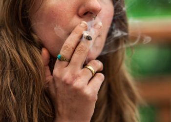 New UK Government Review Wants England To Be ‘Smoke Free’ By 2030