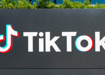 Viral TikTok Details Man Allegedly AirDropping Photo of Penis to Other Passengers on Flight