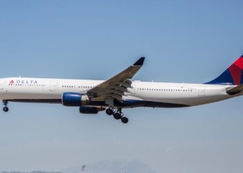 Delta Reportedly Offered Passengers $10,000 Each to Give Up Seats on Overbooked Flight