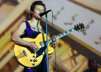 Harry Styles Dismisses Queerbaiting Criticism, Addresses Fan Response to Olivia Wilde Relationship
