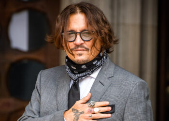 Johnny Depp Appears as Moon Person During 2022 MTV VMAs, Jokes he ‘Needed the Work’