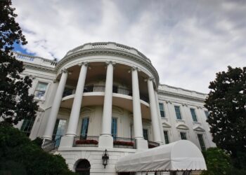 Lightning Strike Outside White House Leaves 4 Critically Injured
