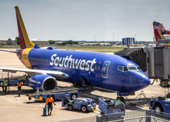 TikTok Video Shows Pilot Chastising Southwest Passengers for AirDropping Him Nudes