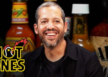 David Blaine Does Magic While Eating Spicy Wings | Hot Ones