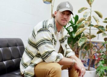 ‘Bachelorette’ Finalist Erich Schwer Issues Apology for High School Blackface Photo