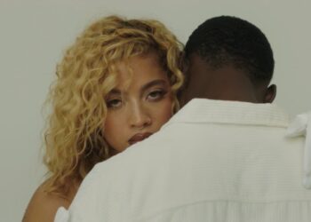 Kiana Ledé Shares “Irresponsible” Video