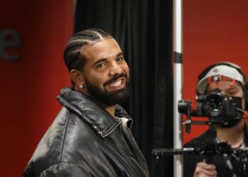 Drake Is Celebrating His Birthday by Giving Away Free Dave’s Hot Chicken