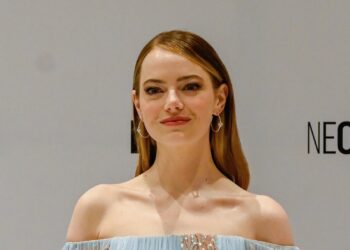 Watch Emma Stone Get Booed at Padres-Mets Game