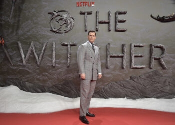 Henry Cavill Announces Liam Hemsworth Will Replace Him in ‘The Witcher’ Season 4